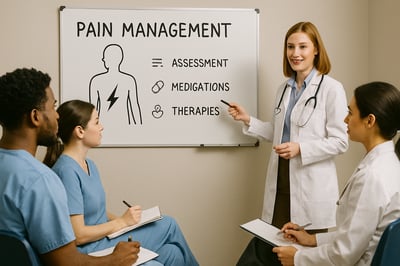 Profesionales de la salud aprendiendo sobre manejo del dolor